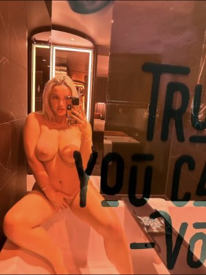 Vee Campbell Photo #10