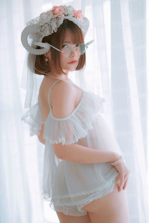 Miu Cosplayer Photo #200