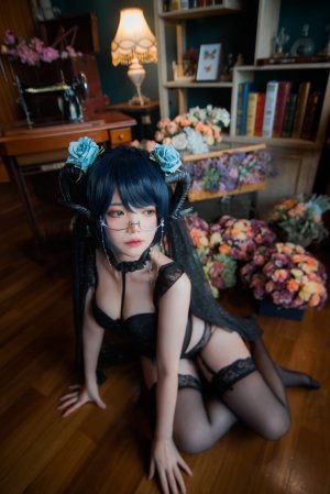 Miu Cosplayer Photo #235