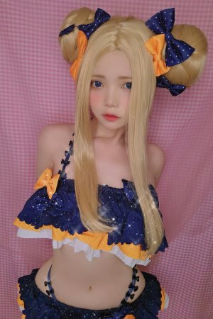 Miu Cosplayer Photo #240