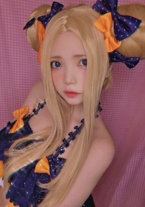 Miu Cosplayer Photo #246