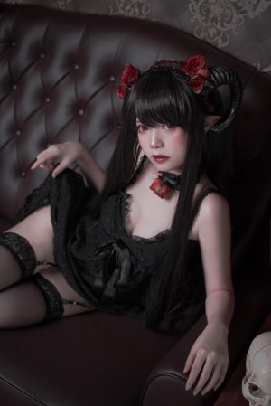 Miu Cosplayer Photo #276