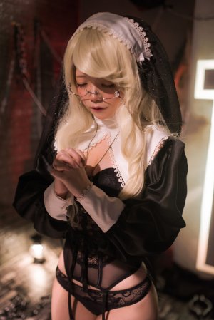Miu Cosplayer Photo #327