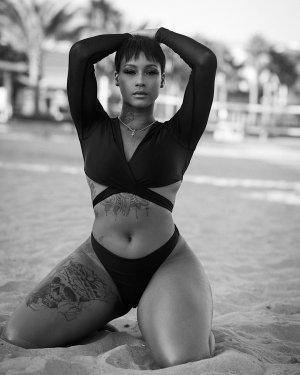 Mizz Twerksum Photo #5