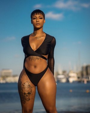 Mizz Twerksum Photo #10