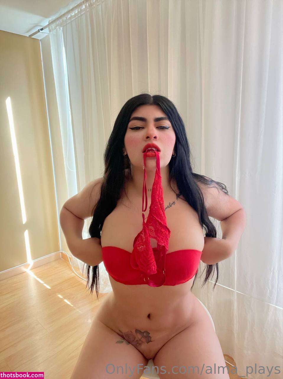 Alma Plays Photo #64