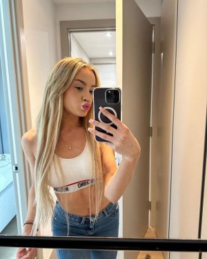 Chloe Famee Photo #4