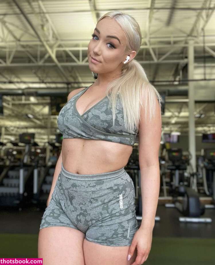 Whitney Wright Photo #7