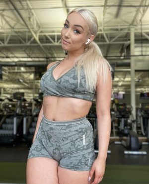 Whitney Wright Photo #7