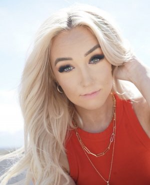 Whitney Wright Photo #9