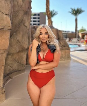 Whitney Wright Photo #10