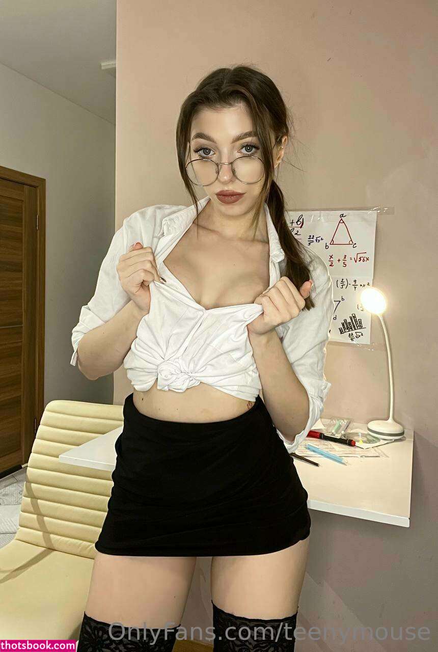 Teenymouse Photo #55