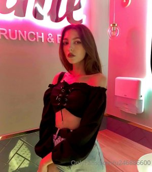 Teenymouse Photo #80