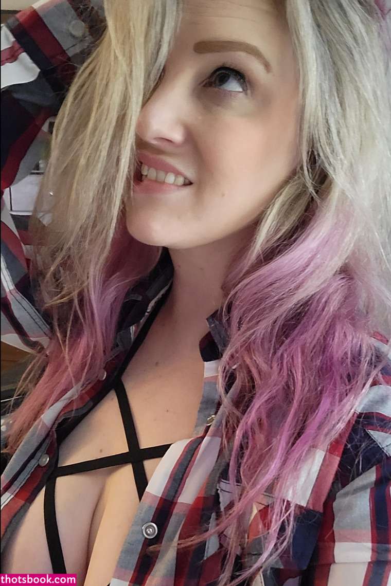 Themoistqueen Photo #4