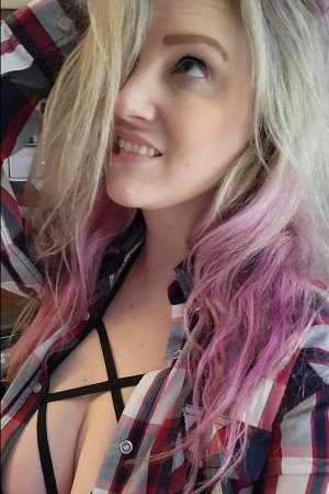 Themoistqueen Photo #4