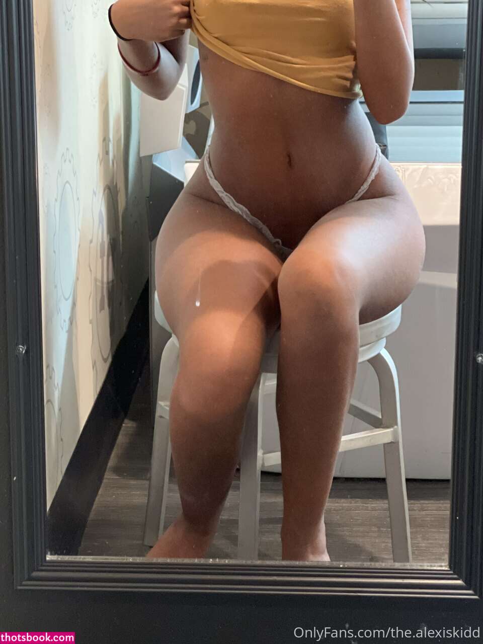 Alexis Kidd Photo #9