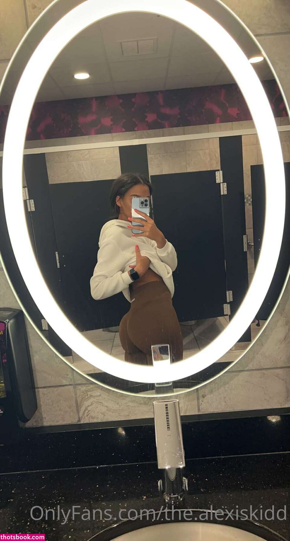 Alexis Kidd Photo #19