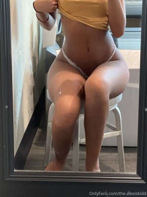 Alexis Kidd Photo #9