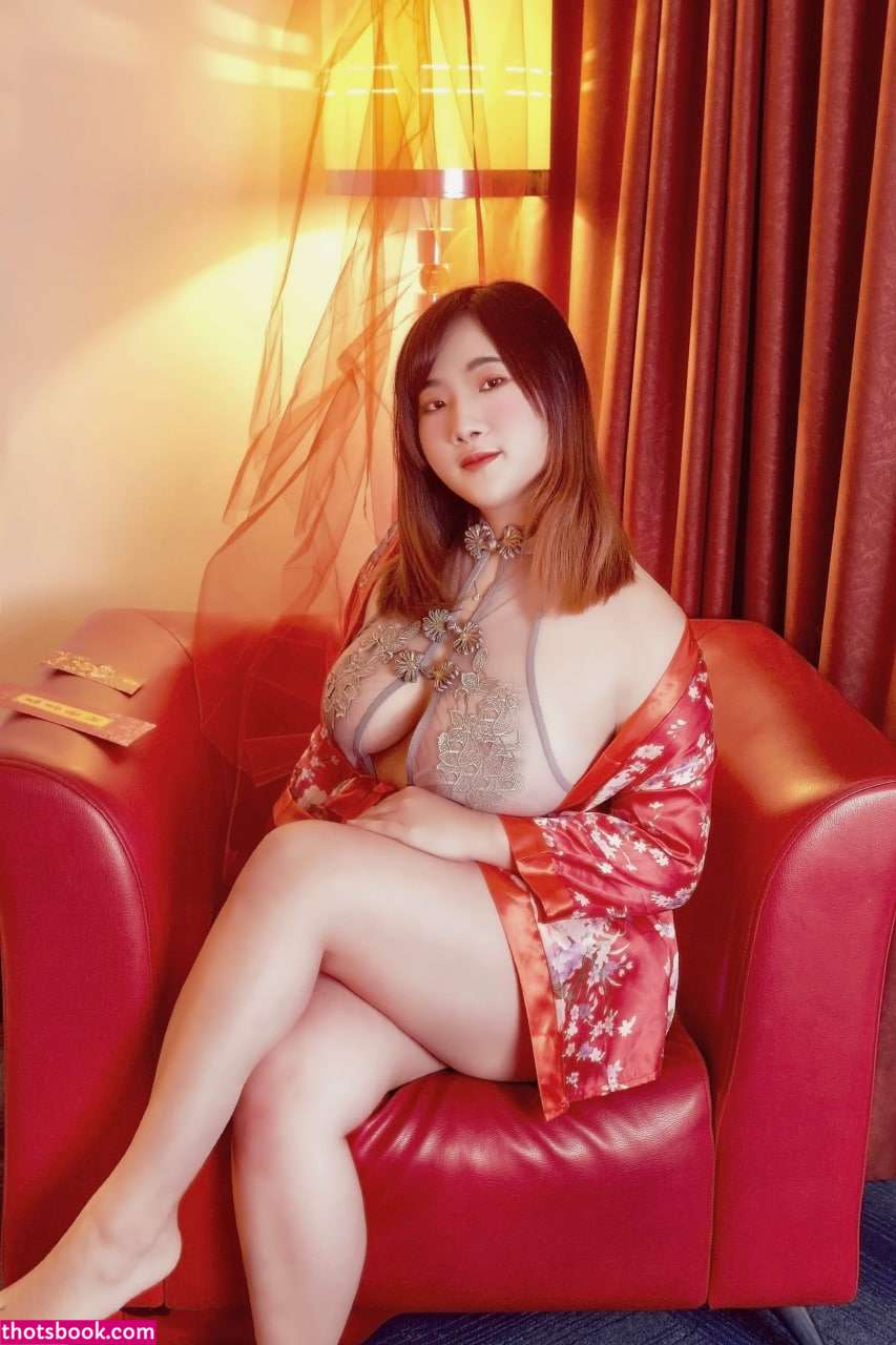 Indonesian Cosplayer Photo #98