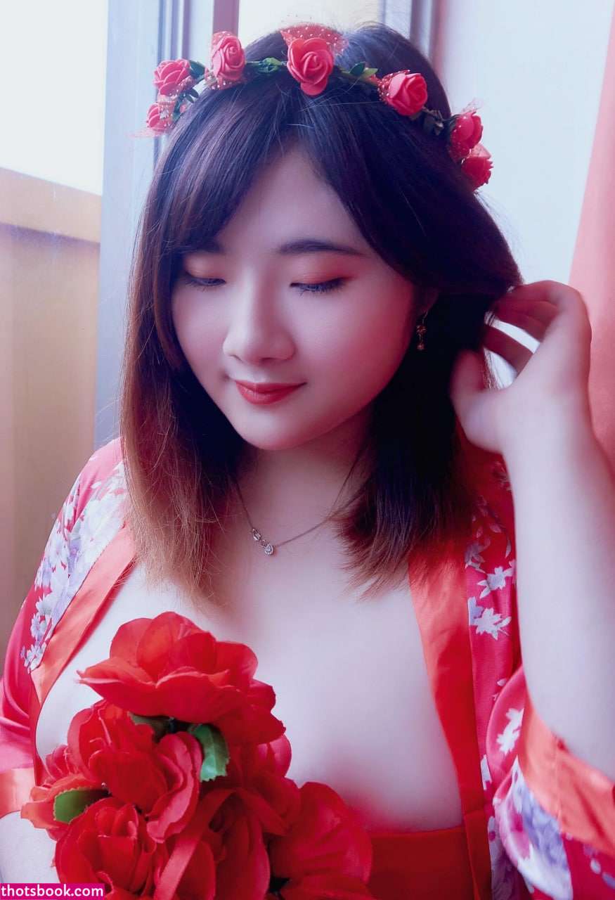 Indonesian Cosplayer Photo #102