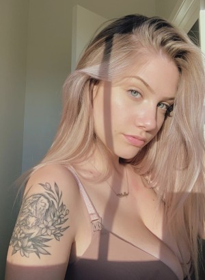 Mikaylaay aka milkayla Photo #3