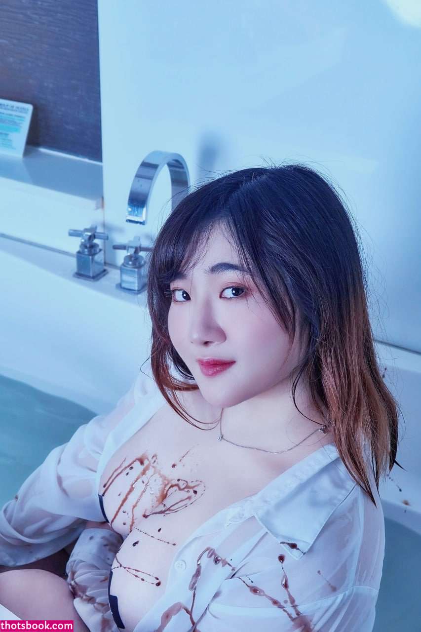 Indonesian Cosplayer Photo #286