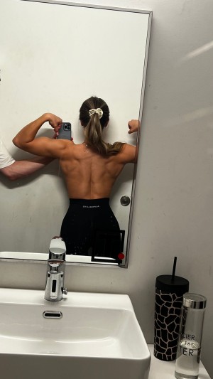 Meelah Robbins Photo #4