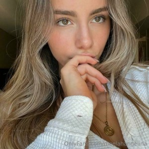 Meelah Robbins Photo #16