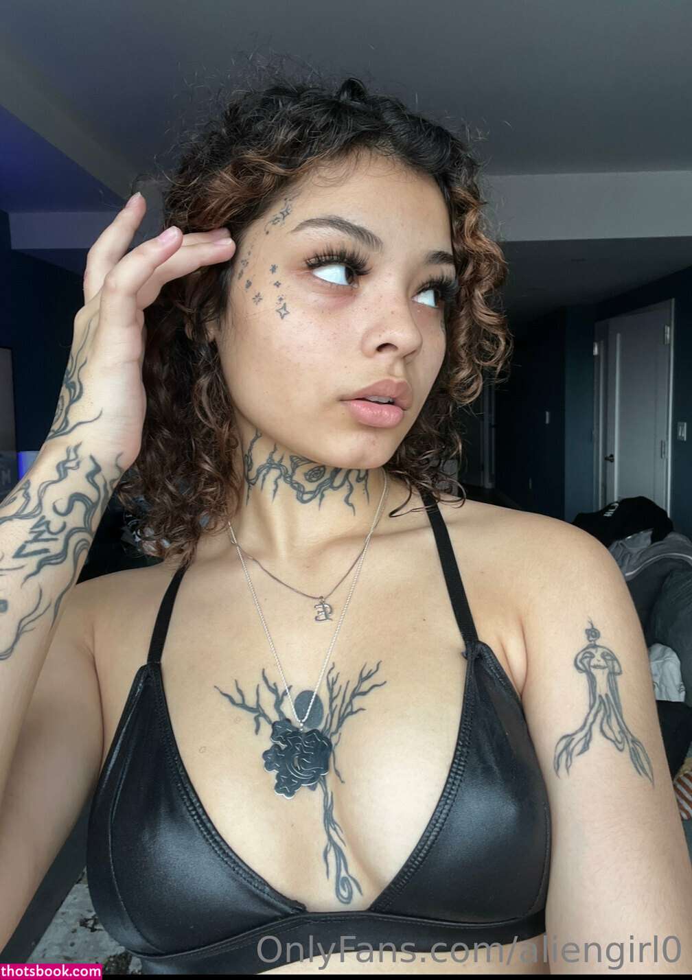 Aliengirl0 Photo #20