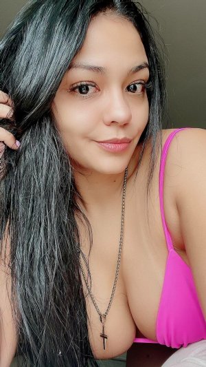 Karenn Smith Photo #22