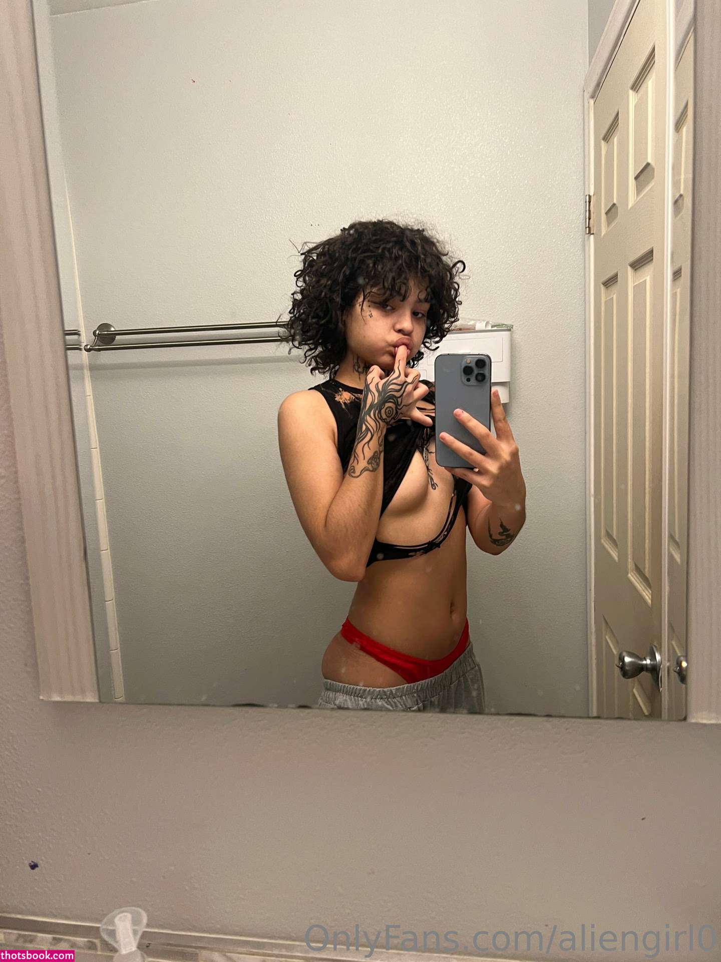 Aliengirl0 Photo #41