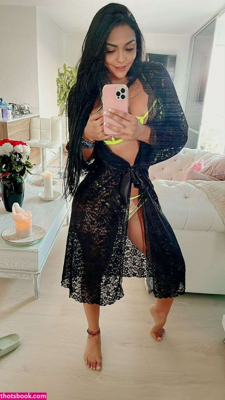 Karenn Smith Photo #75