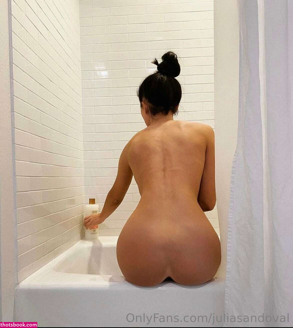 Julia Sandoval Photo #5