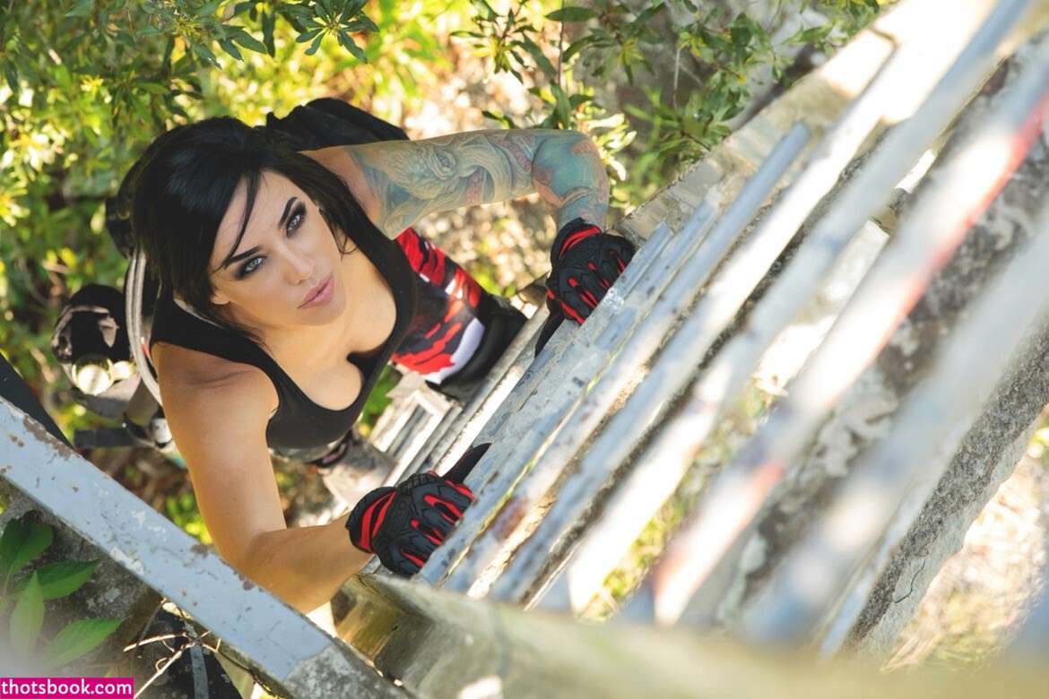 Alex Zedra Photo #18