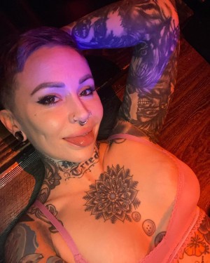 Elle Stranger Photo #1