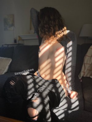 Lizzychokes Photo #5