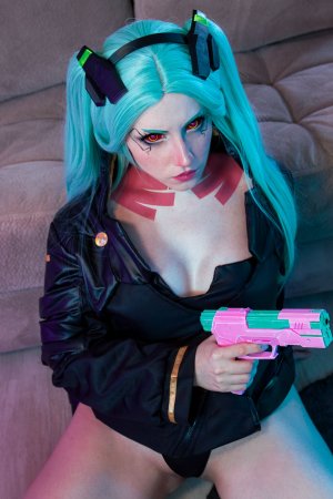 Ezy Summers Photo #11