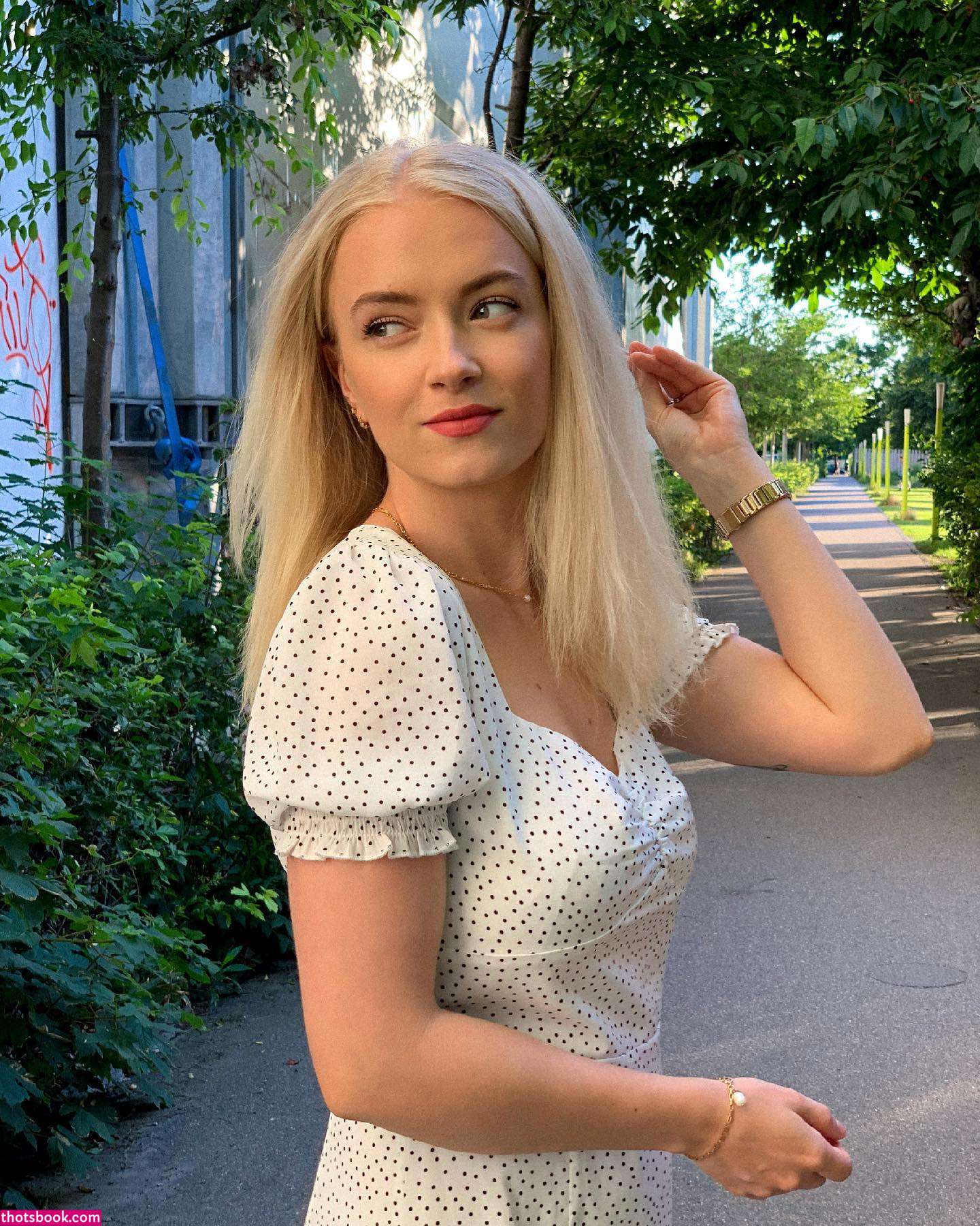 Mimichaela Lintrup Photo #14