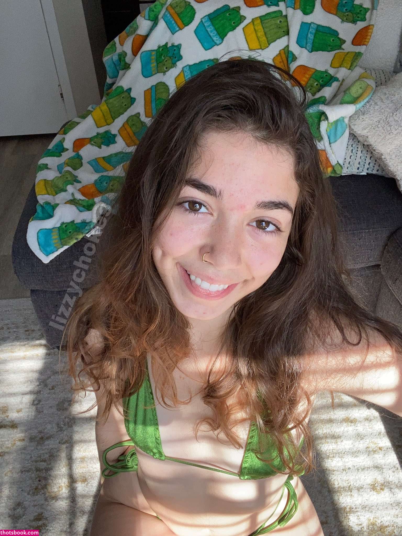 Lizzychokes Photo #87