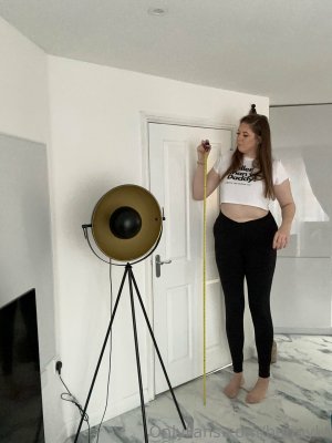 Tallbunnyy Photo #110