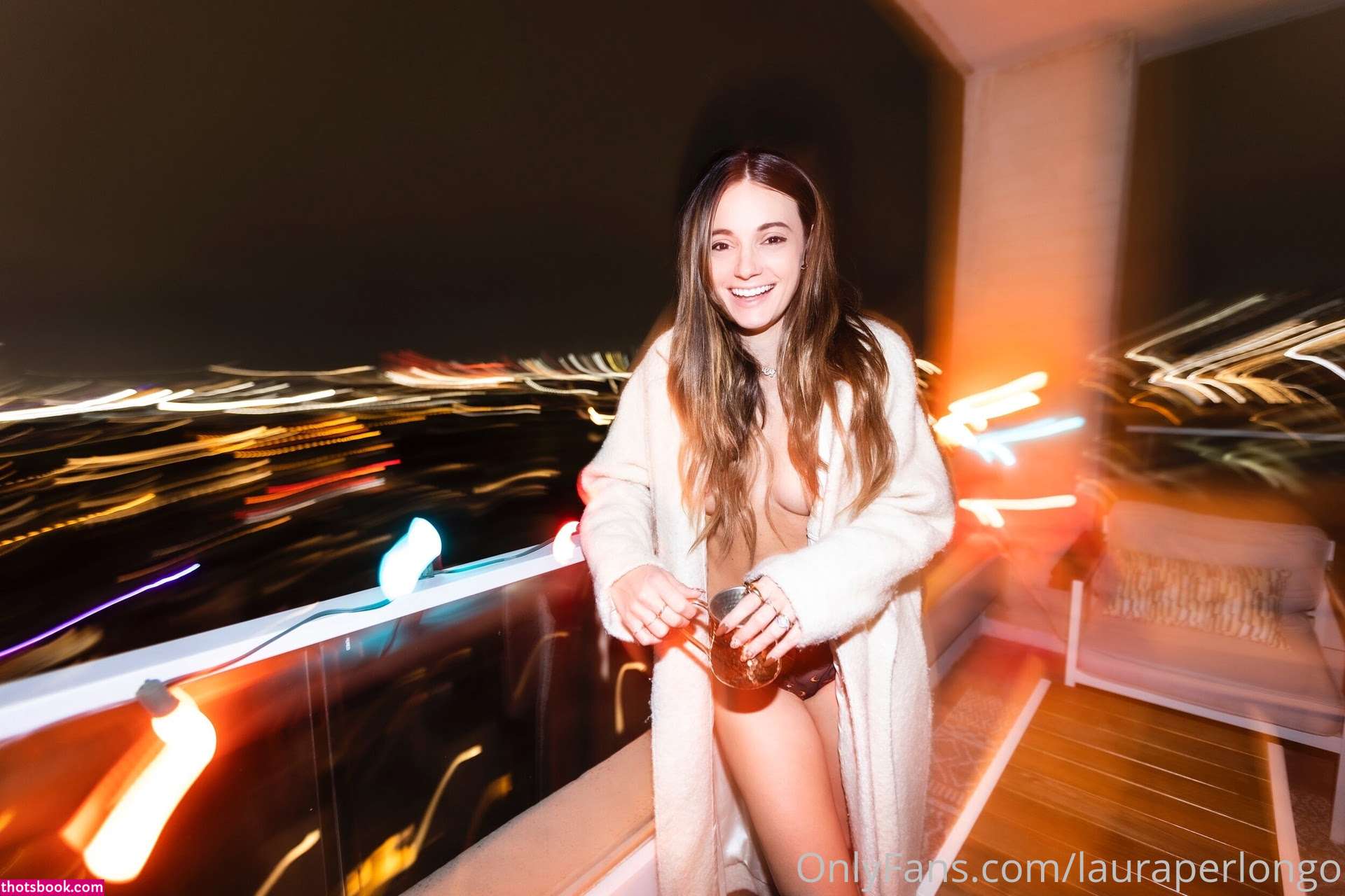 Laura Perlongo Photo #19