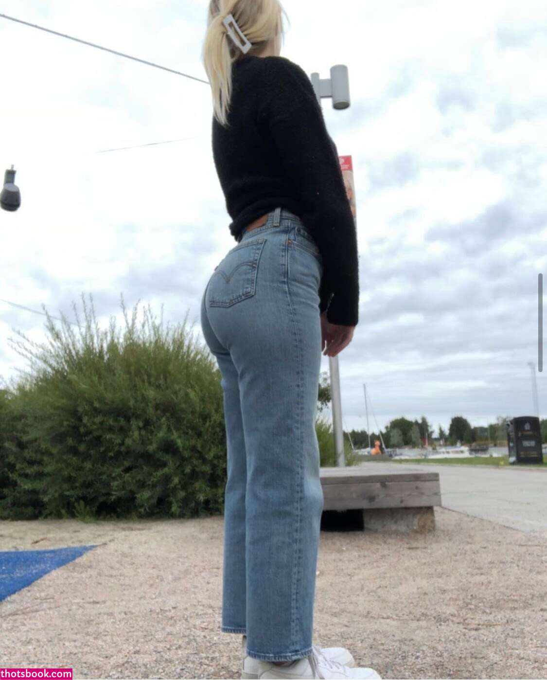 Arielle Burstrom Photo #8