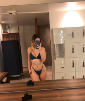 Arielle Burstrom Photo #13