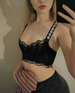 Eva Langwin Photo #7