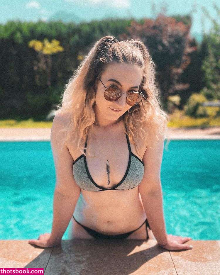 Mistressmegara Photo #1