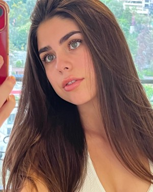 Melissa Leal Photo #7