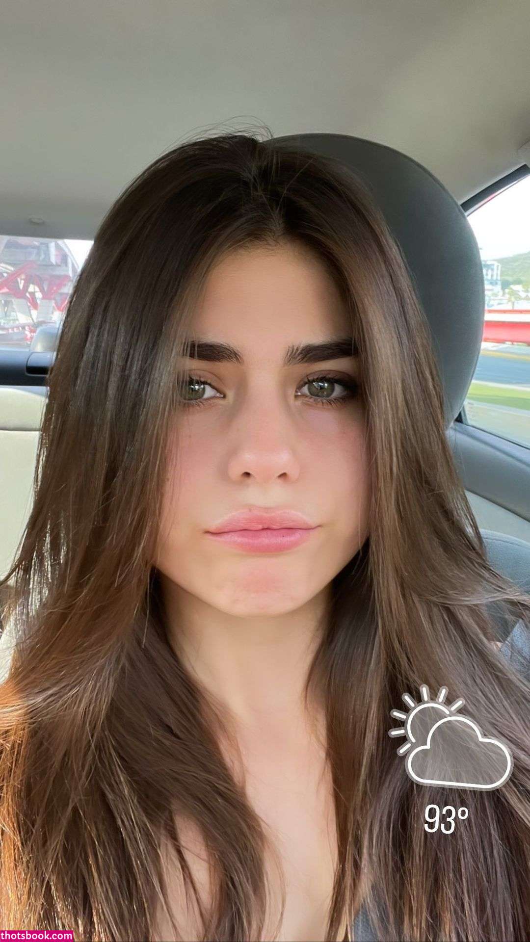 Melissa Leal Photo #17