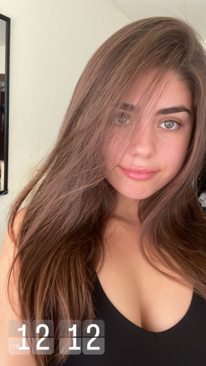 Melissa Leal Photo #20