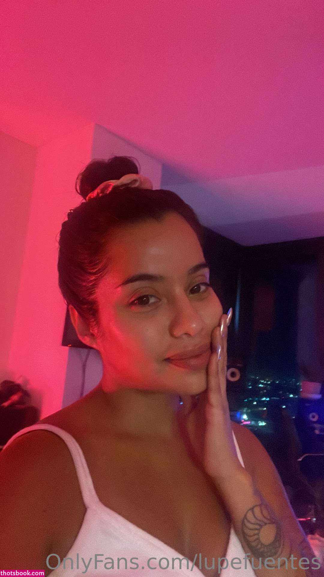 Lupe Fuentes Photo #15