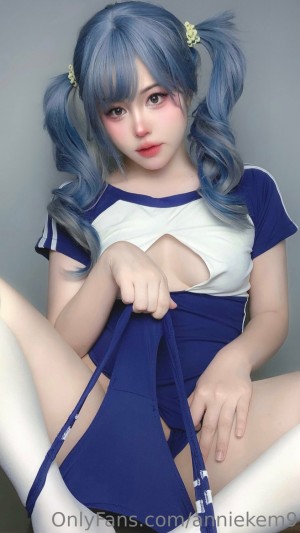 Annie Leonhardt Photo #34